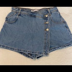 asymmetric shorts from zara